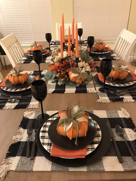 Fall Table Ideas Dining Room, Fall Placemats Ideas, Clear Glass Dinnerware, Thanksgiving Table Settings Elegant, Thanksgiving Dinner Table Setting, Christmas Dining Table Decorations, Dining Table Decorations, Christmas Dining Table Decor, Primitive Home Decor