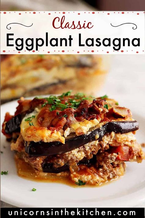 This eggplant lasagna is absolutely cheesy and rich in flavor with layers of eggplant, delicious meat sauce and 3 kinds of cheese! It's made without any noodles, so it's gluten free and low carb. This is a great recipe to use up those eggplants sitting in the fridge. Watch the video to see how to make this recipe, vegetarian option also included! Recipe With Eggplant, Lasagna Recipe Without Ricotta, Eggplant Lasagna Recipe, Eggplant Casserole, Eggplant Caponata, Baked Lasagna, Beef Lasagna, Eggplant Lasagna, Lasagna Ingredients