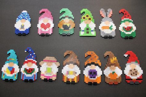 Melty Bead Designs, Christmas Perler Beads, Perler Creations, Melty Bead Patterns, Easy Perler Beads Ideas, Perler Art, 8bit Art, Perler Bead Templates, Diy Perler Bead Crafts