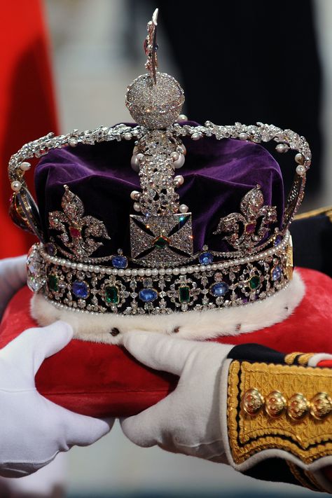 Imperial State Crown, British Crown Jewels, Royal Crown Jewels, Royal Collection Trust, Reine Elizabeth Ii, Reine Elizabeth, Elisabeth Ii, The Royal Collection, Her Majesty The Queen