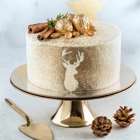 If you still don't know how to decorate your Christmas cake you are the lucky one, because we've prepared a list of the most festive Christmas cake decoration ideas! Visit Glaminati.com to see more ideas #christmascake #christmascakeideas #christmascakedecor #christmascakedesign #christmastable Rustic Christmas Cake, Deer Cake Ideas, Deer Cake, Holiday Dessert Table, Deer Cakes, Holiday Desserts Table, Christmas Cake Designs, Christmas Cake Decorations, Christmas Cake Recipes