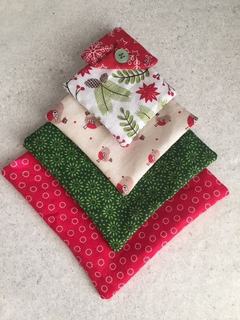 Sewing Tutorial: Fabric Christmas Tree Decorations – Perfect For A Last Minute Make – Hook Stitch Sew Fabric Christmas Decorations, Christmas Quilt Blocks, Christmas Fabric Crafts, Christmas Patchwork, Fabric Tree, Christmas Sewing Projects, Folded Fabric Ornaments, Fabric Christmas Trees, Quilted Christmas Ornaments