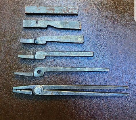 Tube Steel Projects, Forging Metal Ideas, Easy Blacksmith Projects, Blacksmith Projects That Sell, Forged Metal Projects, Blacksmith Projects Ideas, Forge Tools, Forging Tongs, Diy Forge