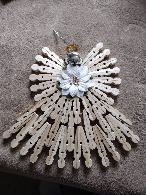 Clothespin Cross, Clothespin Crafts Christmas, Wooden Cross Crafts, Clothespin Diy Crafts, Clothespins Diy, Wooden Clothespin Crafts, Clothespin Art, Christmas Angel Crafts, Christmas Clothespins