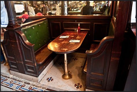 Old Town Bar NYC Irish Pub Interior, Old Bars, Home Pub Ideas, Irish Pub Decor, Pub Interior Design, Pub Interior, Pub Sheds, Lounge Club, Nyc Bars