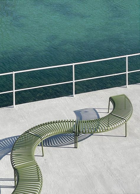 Scent of Spring with Ronan and Erwan Bouroullec and Hay 8 Park Bench Design, Bouroullec Design, Curved Bench, Erwan Bouroullec, Public Seating, Bench Set, Urban Furniture, Bench Designs, Mesa Exterior