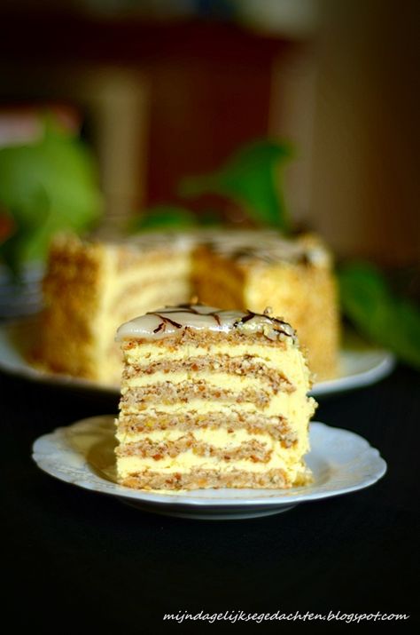 mijn dagelijkse gedachten: Esterhazy Torte / Эстерхази Торт Esterhazy Torte, Russian Pastries, Hazelnut Meringue, Meringue Frosting, Meringue Cake, Layer Cake Recipes, Best Cake Recipes, Gluten Free Cakes, Baking Sweets