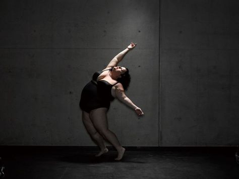 10 Inspiring Photos of 'Fat' Dancers Positivity Photography, Fat Ladies, Body Aesthetic, Anatomy References, Life Drawing Reference, Fat Art, Nothing To Lose, Human Poses Reference, Human Poses