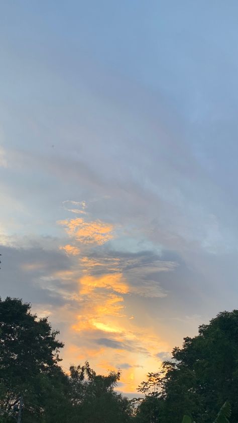 Evening Sky Instagram Story, Sunset Pictures Instagram Story, Sunset Pictures Instagram, Unseen Beauty, The Sky Is Everywhere, Clouds Aesthetic, Beach Instagram Pictures, Beautiful Scenery Pictures, Feeling Pictures