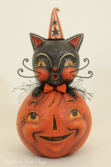 Peek a boo black cat Halloween Gourds, Vintage Halloween Art, Halloween Folk Art, Johanna Parker, Black Kitty, Primitive Halloween, Halloween Goodies, Vintage Halloween Decorations, Halloween Images