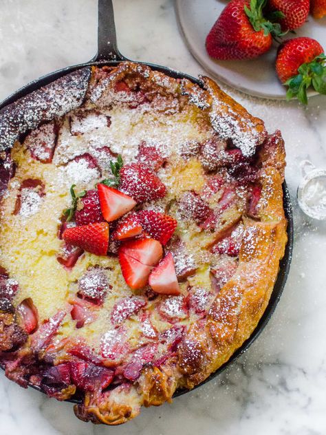 Strawberry Dutch Baby, Baby Recipe, Dutch Baby Recipe, Dutch Baby Pancake, Roasted Strawberries, Dutch Baby, Pancakes And Waffles, Breakfast Brunch Recipes, Strawberry Recipes