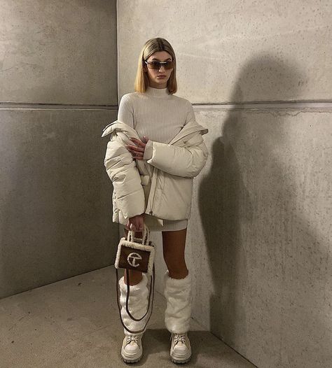 Ugg Telfar Bag Outfit, Ugg Telfar Bag, Ugg Telfar, Telfar Bag, Fashion Goals, Plus Size Summer, 2023 Fashion, Fit Inspo, Winter Outfit