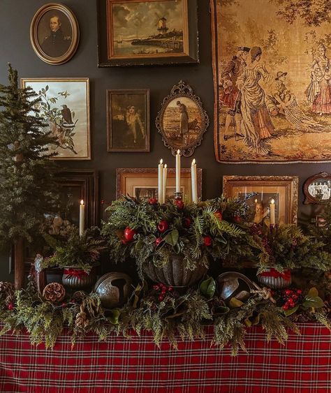 English Christmas, Cozy Christmas Decor, Dark Christmas, Cottage Christmas, 13 Days, Old Christmas, Christmas Mantels, Victorian Christmas, December 12