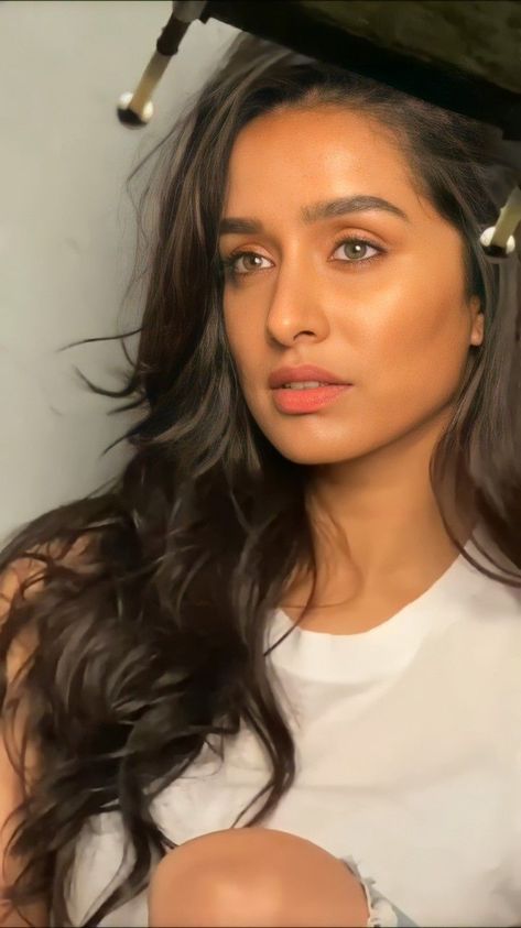 💦 Shraddha Kapoor Instagram, Shraddha Kapoor Cute, Bollywood Hairstyles, Beautiful Red Hair, Beauty Face Women, Beauty Shoot, Shraddha Kapoor, Bollywood Girls, Bollywood Celebrities