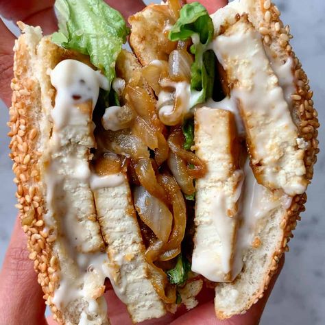 Caramelized Tofu & Onion Sandwich - Cooking For Peanuts Tofu Parm Sandwich, Tofu Bagel Sandwich, Tofu Deli Meat, Fried Tofu Sandwich, Vegan Deli Sandwich, Best Vegan Sandwiches, Plant Based Sandwich, Onion Sandwich, Veggie Sandwiches