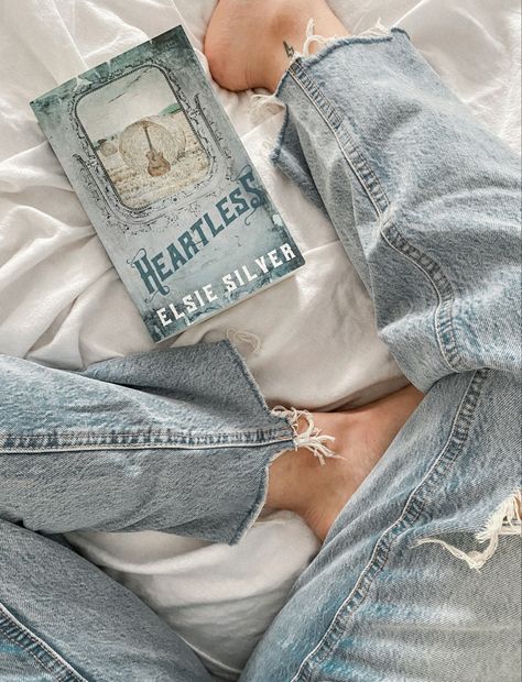 Photo Idea With Book, Book Aesthetic Instagram Post, Bookish Photo Ideas, Book Asthetics Photos For Instagram, Photo Books Idea, Insta Book Post Ideas, Book Flatlay Aesthetic, Book Blog Aesthetic, Book Photography Instagram Photo Ideas