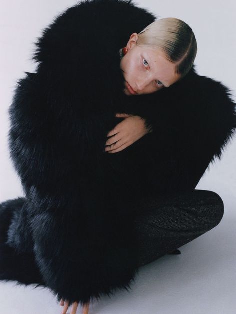 Sherling Jacket, Faux Fur Fashion, Dior Jacket, Fur Coat Fashion, Vogue Editorial, Black Faux Fur Coat, Black Leather Dresses, Studio Photoshoot, December 2022