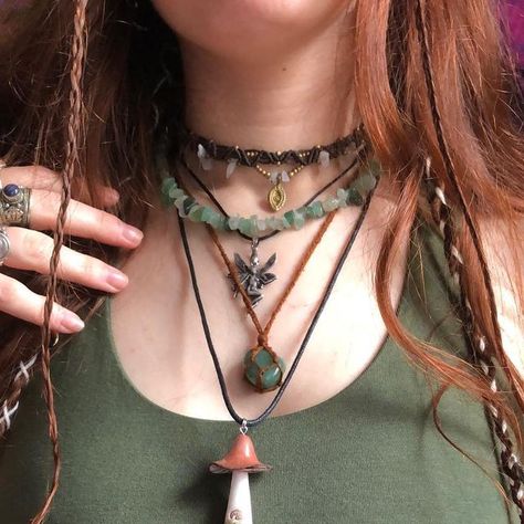 🪷 Nymphea 🪷 on Instagram: "🌞🌿🌈🔮🦋🍄🐛🌼☮️🐞🌻🐚🌙  . . .  #hippie #hippiestyle #hippiejewelry #hippiehair #boho #fairycore #fairygirl #crystaljewelry #mushroomfairy #altstyle #crystalhealing #hairjewellery #hippiefashion #redheadgirl #explorepage" Hippie Jewelry Aesthetic, Goblincore Jewelry, Alternative Hippie, Hippy Jewelry, Collar Hippie, Spiritual Fashion, Lesbian Fashion, Hippie Aesthetic, Grunge Jewelry