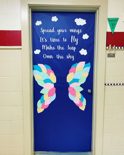 Welcome School Decoration Ideas, Welcome Notice Board School, Cute Classroom Doors, Look What I Did Board, Welcome Back To School Door Decorations, Welcome Back Doors For School, School Reopening Decoration, Butterfly Door Decorations Classroom, Easy Door Decorations Classroom