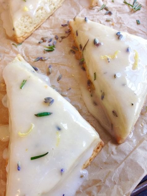 Lavender & Rosemary Scones + Lemon Glaze Scones Lemon, Rosemary Scones, Lavender Recipes, Lemon Scones, Lavender Rosemary, Lemon Glaze, Scone Recipe, Brunch Recipes, Just Desserts