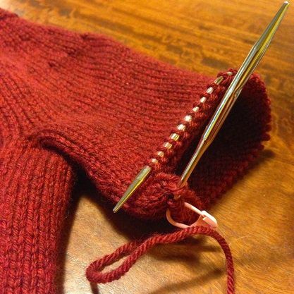 Knitting Help, Knitting Tips, Crochet Tips, Knitting Instructions, Yarn Projects, Knitting Tutorial, Knitting Techniques, Crochet Hook, Crochet Techniques