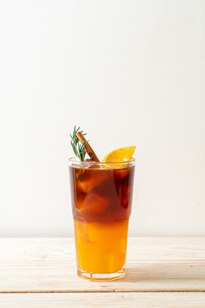 A glass of iced americano black coffee a... | Premium Photo #Freepik #photo #food #coffee #water #fruit Summer Coffee Drinks, Coffee Presentation, Coffee Shop Menu, Iced Americano, Americano Coffee, Orange Drinks, Coffee Roastery, Orange Coffee, Coffee Menu