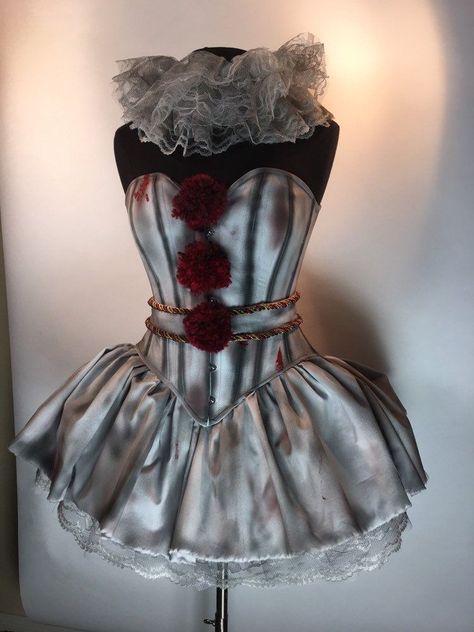 Pennywise Halloween Costume, Pennywise Costume, Halloween Costumes Women Scary, Pennywise Halloween, Clown Halloween Costumes, Horror Halloween Costumes, Halloween Coustumes, Pretty Halloween Costumes, Holloween Costume