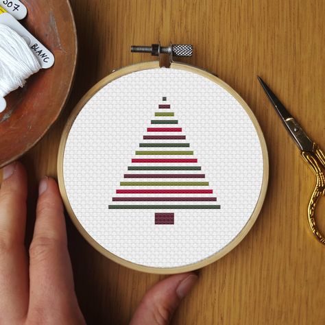 Cross Stiches Ideas Modern Pattern Free, Cross Stitch Christmas Trees, Small Christmas Cross Stitch Patterns Free, Tiny Christmas Cross Stitch, Mini Christmas Cross Stitch Patterns Free, Cross Stitch Ornaments Patterns, Small Christmas Cross Stitch Patterns, Mini Cross Stitch Patterns Free, Christmas Tree Cross Stitch Pattern