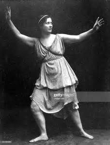 Famous Ballet Dancers, 20s Aesthetic, Monochromatic Photography, Dance Major, Isadora Duncan, Paul Poiret, Roman Gods, Greek And Roman Mythology, Historical People