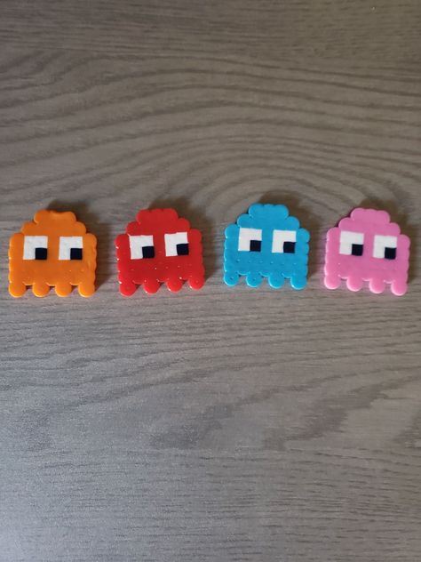 A little perler bead Pac Man and Ghosts set! Can be made into Magnets Fuse Bead Ideas Cute, Melty Bead Animals, Perler Bead Patterns Coraline, Perler Bead Patterns 15x15, Perler Small Designs, Perler Bead Book Mark Patterns, Peer Bead Ideas, Cute Tiny Perler Bead Patterns, Easy Perler Bead Ideas Simple