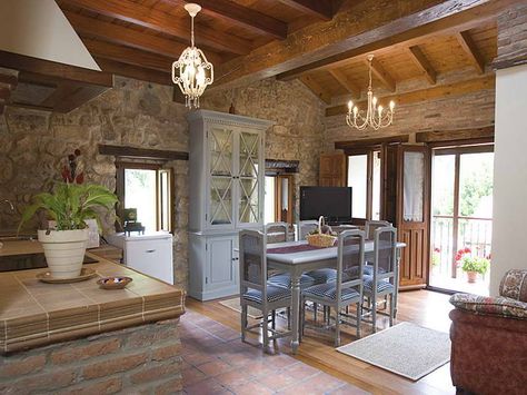 Casas rurales con encanto Cantabriarural Luxury Services, Inspiration Wall, Country Home Decor, House Made, Rustic Walls, Small Home, Barn House, Rustic Dining Table, A House