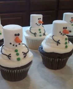 Easy Christmas Cupcakes, Christmas Cupcakes Recipes, Christmas Cupcakes Decoration, Snowman Crafts Diy, Snowman Cupcakes, Marshmallow Snowman, Torte Cupcake, Christmas Cupcakes, Savoury Cake