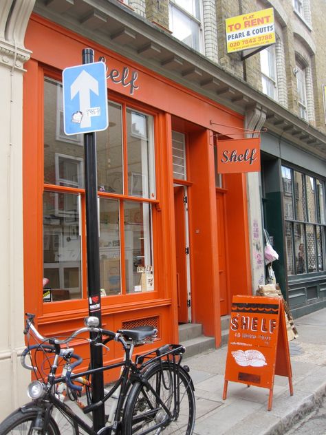 Red/orange Storefront. I love this look, when everything gets painted out in one strong color. Orange Cafe Aesthetic, Orange Cafe, Storefront Windows, Store Facade, Storefront Signage, Cafe Counter, Wellness Space, Play Props, Restaurant Exterior