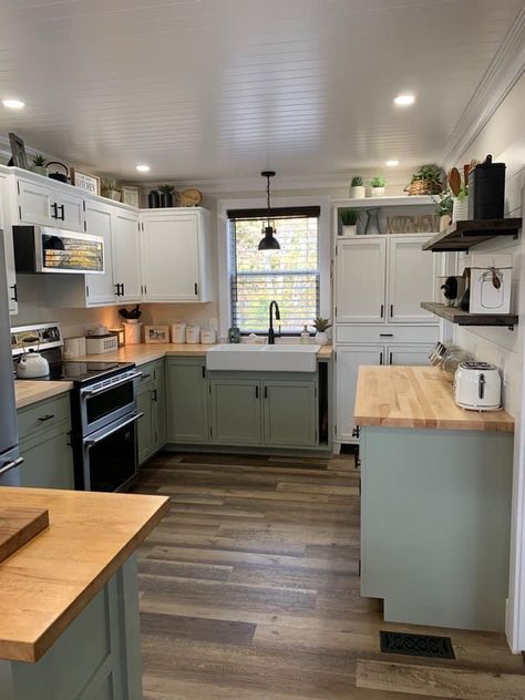 Mobile Home Decorating Interior, Double Wide Kitchen Remodel Cabinets, Mobile Home Backsplash Ideas, Double Wide Decor, Remodeling Old Trailers Mobile Homes, Old Manufactured Home Remodel, Mobile Home Kitchen Cabinets Makeover, Moble Homes Kitchen Remodel, Small Mobile Home Kitchen Remodel Single Wide