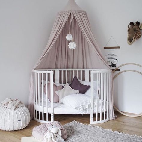 Babyography auf Instagram: „Loving the stokke sleepi in white, a perfect piece that will grow with your baby. Such a beautiful space 💕💕 . . . . . #nurserystyle…“ Ottoman Knitted, Pouf Ottoman Nursery, Knitted Pouffe, Crochet Pouf, Baby Nurseries, Knitted Pouf, Pouffe Ottoman, Big Room, Rocking Chair Nursery