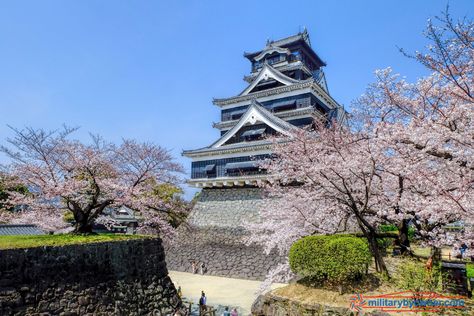 Make your move to Japan as hassle-free as possible with these expert tips! Kumamoto Castle, Nijo Castle, Beautiful Places In Japan, Kobe Japan, Japan Itinerary, Japanese Castle, Kumamoto, Kyushu, Beautiful Castles