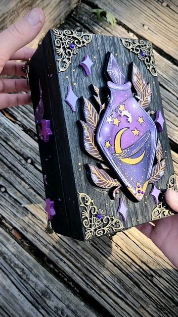 Witches Box Ideas, Magical Box Art, Witch Boxes Ideas, Crystal Box Painting Ideas, Tarot Card Box Diy, Witch Gifts Diy, Witch Boxes Diy, Crystal Box Ideas, Painted Wood Box Ideas