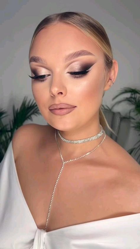 Extravagant Makeup, Bride Eye Makeup, Fall Eye Makeup, Maquillage Yeux Cut Crease, Wedding Eye Makeup, Prom Eye Makeup, Bridal Eye Makeup, Holiday Makeup Looks, Eye Makeup Styles