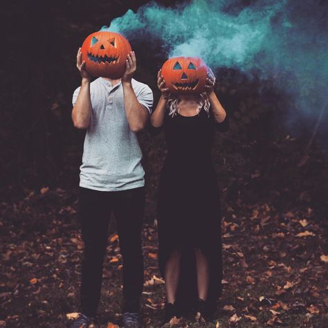 Pumpkin Engagement Pictures, Nightmare Before Christmas Wedding, Pumpkin Heads, Fall Maternity Photos, Fall Engagement Pictures, Halloween Themed Wedding, Halloween Photography, Pregnant Halloween, Our Engagement