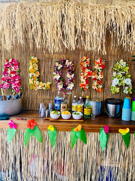 Tiki Bar Birthday Ideas, Tiki Bar Theme Party, Fiji Themed Party, Tiki Diy Decorations, Pvc Tiki Bar Diy, Tiki Bar Party Decorations, Homemade Tiki Bar, Tiki Party Decorations Diy, Tiki Bar Party Ideas