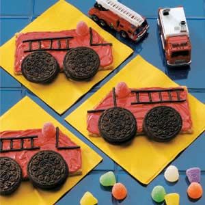 Firetruck Cookies- I'm making these for Patton's class so no one else make them! Truck Cookies, Community Helpers Kindergarten, Fire Safety Theme, Fire Safety Preschool, 4de Verjaardag, Fire Safety Week, Fire Prevention Week, Cooking Projects, Vegetarian Cookies