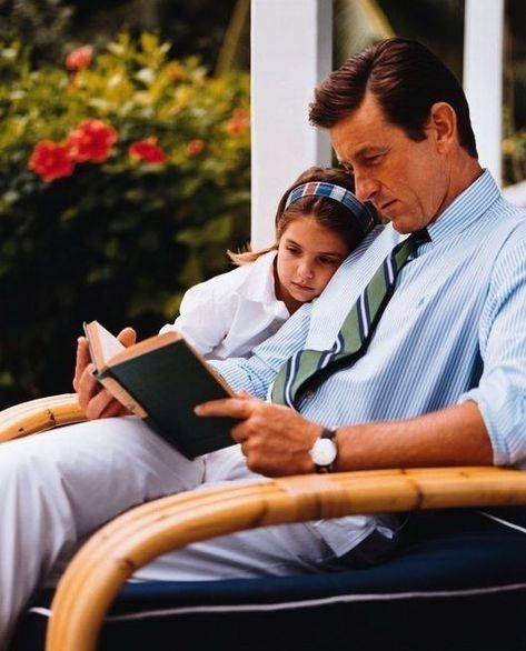 Dream Family, Preppy Lifestyle, Dad Daughter, Fame Dr, Reading A Book, Trik Fotografi, Father Daughter, Old Money Aesthetic, Family Goals