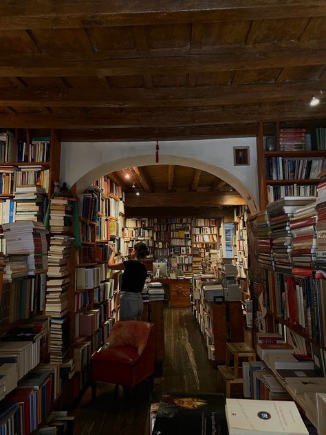 Italy Book Aesthetic, Fall In Italy Aesthetic, Italy Autumn Aesthetic, Rome Bookstore, Rome Fall Aesthetic, Italy Aesthetic Fall, Mya Core Aesthetic, Studying In Italy Aesthetic, Old Rome Aesthetic