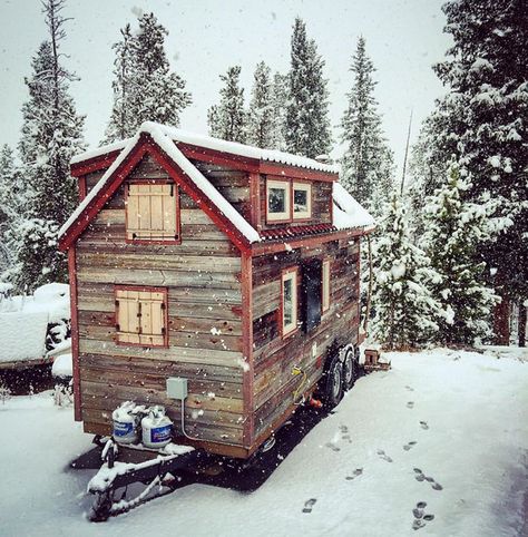 Skirting your Tiny House RV Small Houses On Wheels, Tiny Mobile House, Tiny House Exterior, Tiny House Inspiration, Solar Panels For Home, Portable House, Tiny House Movement, Tiny House Living, Tiny House Plans