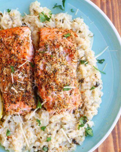 Crispy and delicious garlic butter salmon with a creamy Parmesan cauliflower rice is the perfect weeknight meal! Ready in only 15 minutes! Parmesan Cauliflower Rice, Parmesan Cauliflower, Garlic Butter Salmon, Cauliflower Rice Recipes, Butter Salmon, Salmon And Rice, Creamy Parmesan, Cauliflower Recipes, Baked Salmon