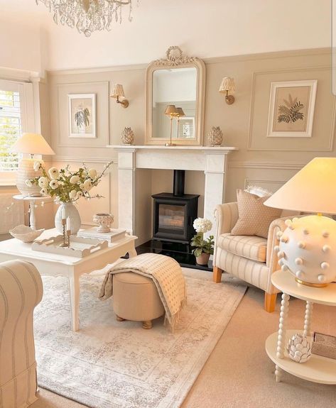 Neutral Living Room With Carpet, Neutral Lounge Ideas, Warm Interior Design Cozy Living Rooms, Living Room With Carpet, Neutral Winter Decor, Cream Living Room, Cream Lounge, Cozy Neutral Living Room, Cream Living Rooms