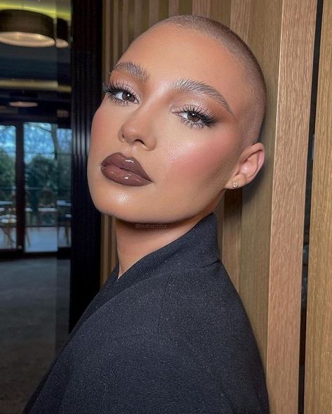 INBEAUT MAGAZINE on Instagram: "Makeup @laviinechifor Model @tatianasuciu" Shaved Head Model Woman, Bald Head Photoshoot, Bald Women Photoshoot, Shaved Head Makeup Looks, Bald Head Makeup Looks, Makeup For Bald Women, Shaved Hair Women, Bald Head Women, Shaved Heads