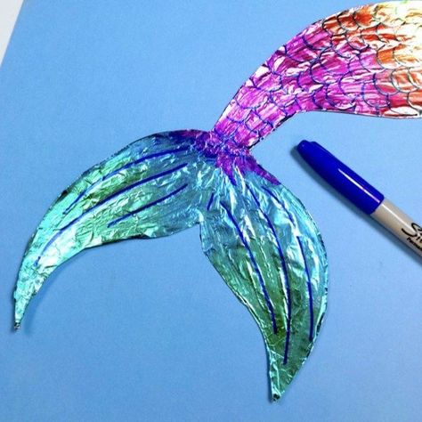 Foil art mermaid tail. Featured in 5 Magnificent Kids Mermaid Crafts. Mermaid Diy Crafts, Little Mermaid Crafts, Girls Mermaid Tail, Mermaid Crafts, Mermaid Painting, Ocean Crafts, Tin Foil, Mermaid Dolls, Crafts Kids