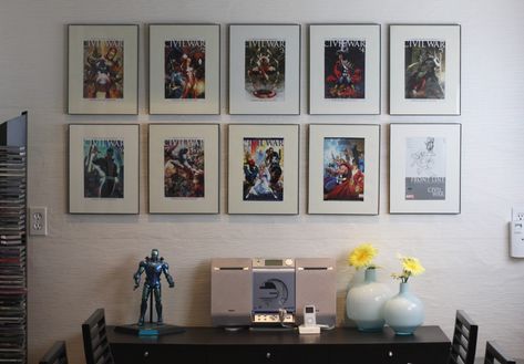 GEEK DIY BAM!: MARVEL COMIC BOOK FRAMES DISPLAY WALL DIY INSPIRATION Comic Book Frame Ideas, Comic Book Room Ideas, Book Display Wall, Book Wall Display, Comic Book Wall Display, Comic Book Rooms, Comic Book Wall, Comic Display, Wall Frame Design