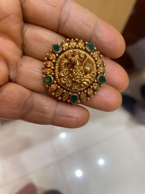 Nakshi Studs Gold, Antique Studs Gold, Nakshi Earrings Gold, Kammalu Designs Gold, Nakshi Studs, Gold Tops Earrings Indian, Gold Studs Earrings Indian, Antique Earrings Studs, Big Earrings Gold